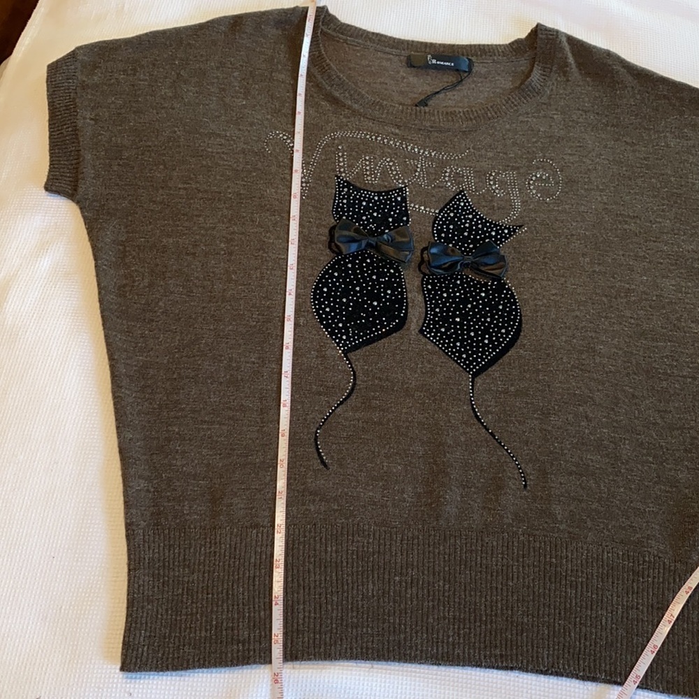 Woman’s brown Blouse Cats and bow size Large - Picture 9 of 10